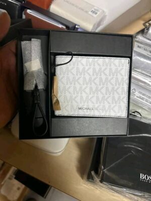 Buy Authentic Women Hand Bags Pallet
