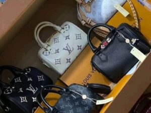 Original Women's Handbags – Pallets Available Now - Image 5