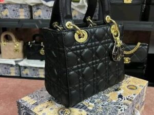 Original Women's Handbags – Pallets Available Now - Image 3