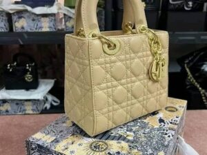 Original Women's Handbags – Pallets Available Now